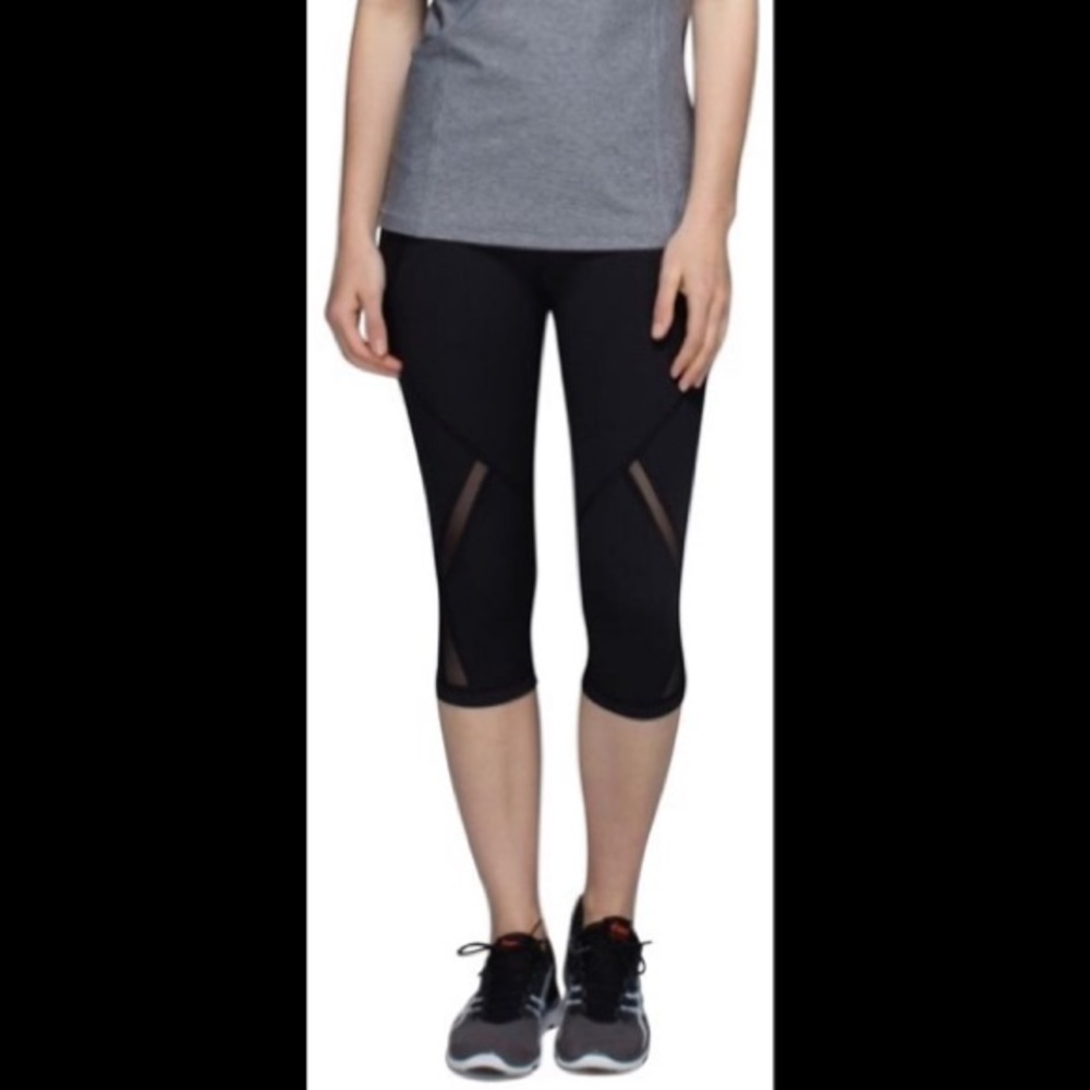 Lululemon mesh paneled black crop leggings sz.8